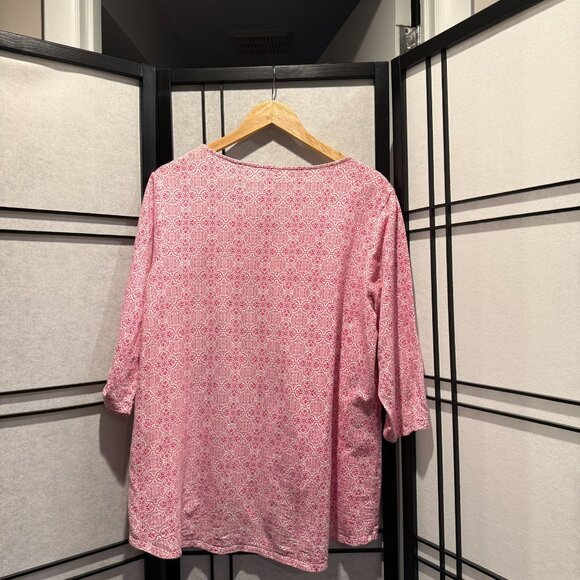 Chico's The Ultimate Tee Womens L (12) 3/4 Sleeve Medallion Long Tail Pink Top - Picture 2 of 5